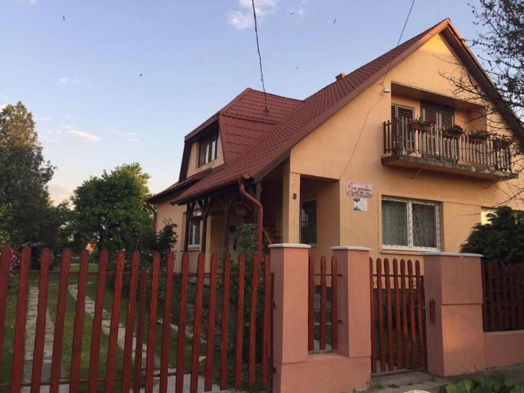 Apartamento Rose Garden Siófok Exterior foto